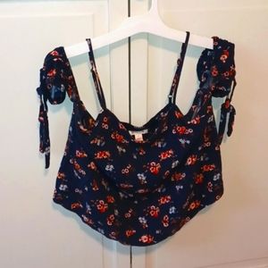 Floral Crop top, off should puff sleeve.